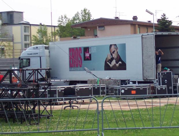 photo eros more stage.jpg